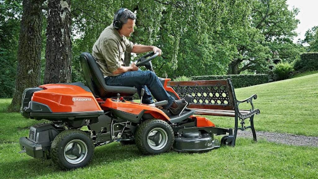 Лучший способ стричь траву: виды садовой техники и режущие инструменты