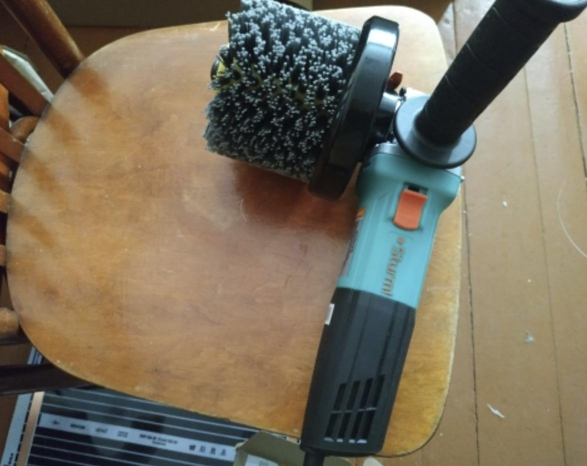 Угловая абразивная щетка