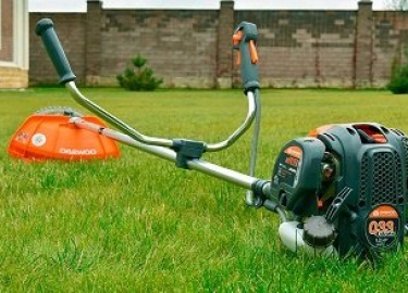 Читайте статью о четырехтактных бензиновых триммерах: устройство и принцип работы двигателя, преимущества и недостатки бензокос с 4-тактным мотором...