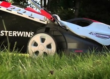 Предлагаем прочитать о бензиновых газонокосилках Sterwins: отзывы о технике этого бренда, описание самоходных и несамоходных моделей, в частности, ...