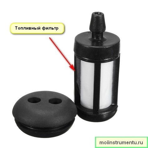 Воздушный фильтр засорен, что является причиной того, что машина не запускается
