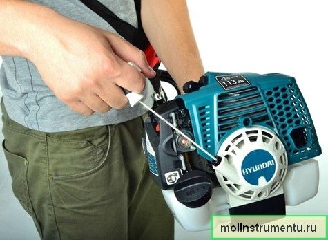 Как завести бензиновую мотокосу - почему она не заводится?
