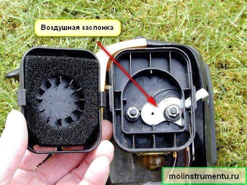 Воздушная дроссельная заслонка бензопилы не включается
