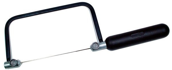 Резка профнастила ручным лобзиком по металлу