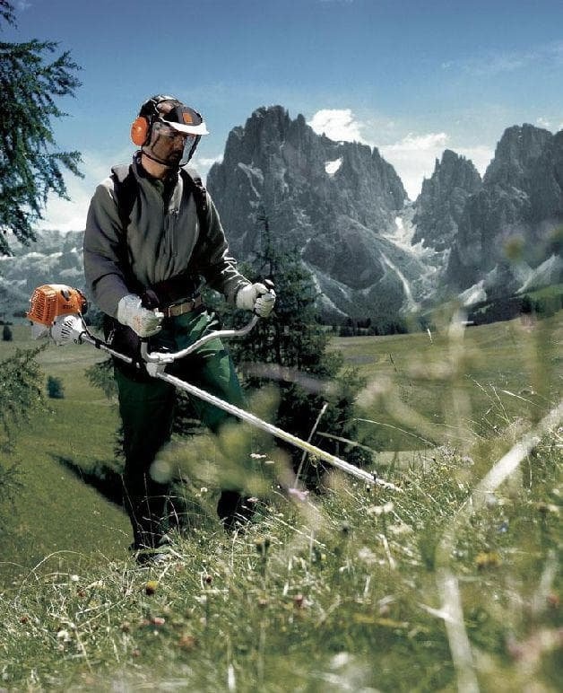 Бензиновая модель с ручным управлением