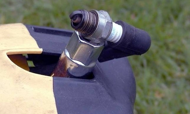 Свеча зажигания
