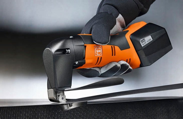 Режем гофрокартон электрическими ножницами