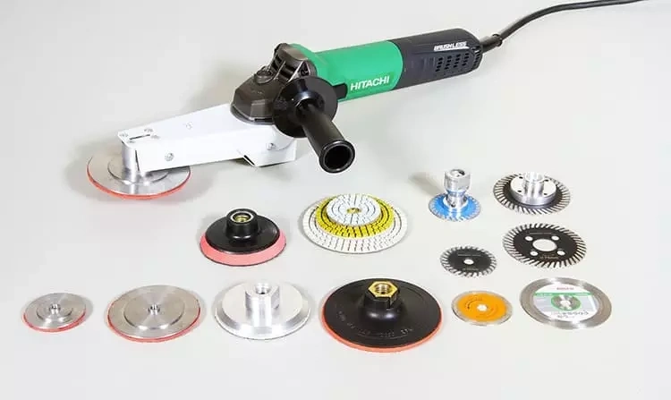 Универсальность этого инструмента обусловлена ​​использованием множества принадлежностей, каждая из которых рассчитана на свой тип работы