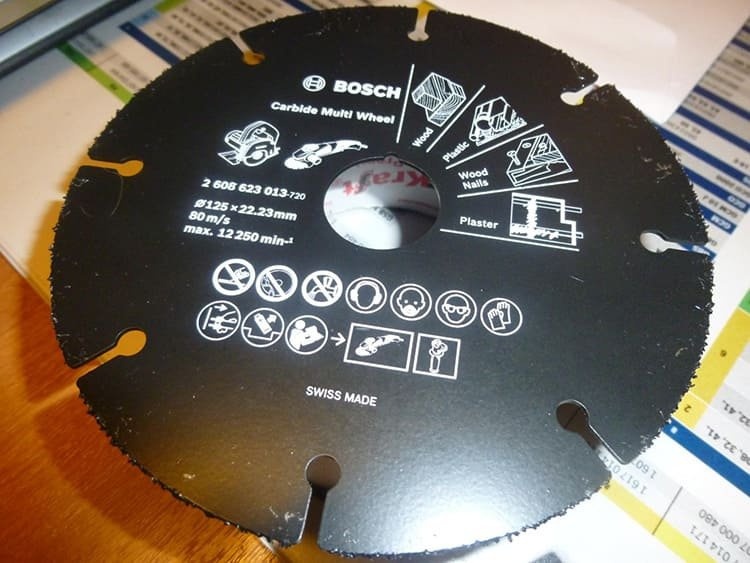 Это, пожалуй, единственный вариант насадки, которая уверенно справится с опилками, без каких-либо неприятных нюансов