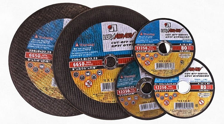 Выбирая отрезные диски, помните, что они довольно хрупкие и при работе могут сломаться и отслоиться