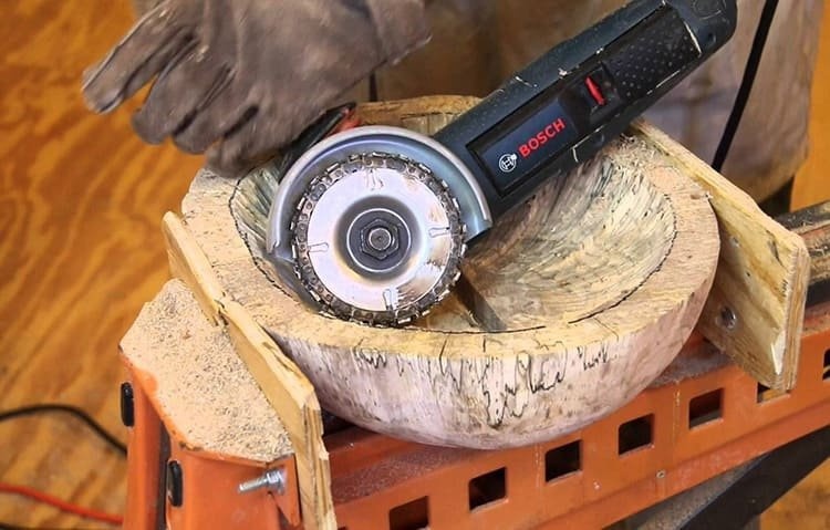 Малейшее перекос приводит к заклиниванию форсунки. Из-за этого во время работы происходит мощный рывок, из-за которого инструмент может выпасть из рук