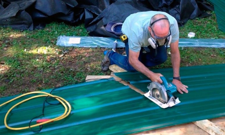 Режем гофрокартон циркулярной электропилой