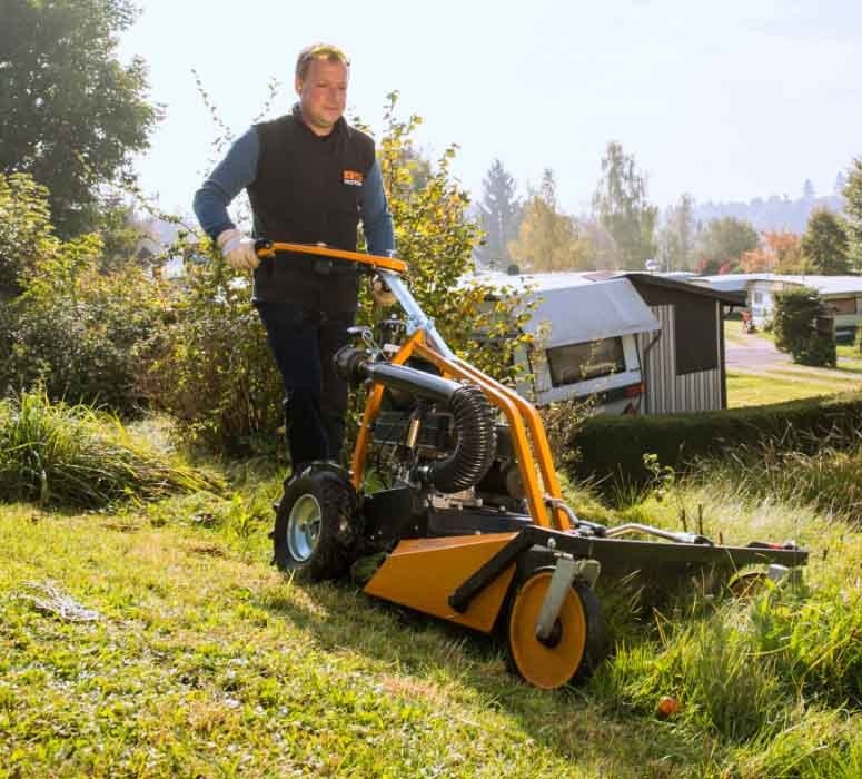 Лучшие косилки для высокой травы и неровных поверхностей