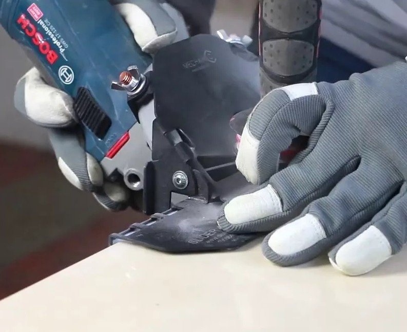 Нарезать плитку болгаркой ниже 45