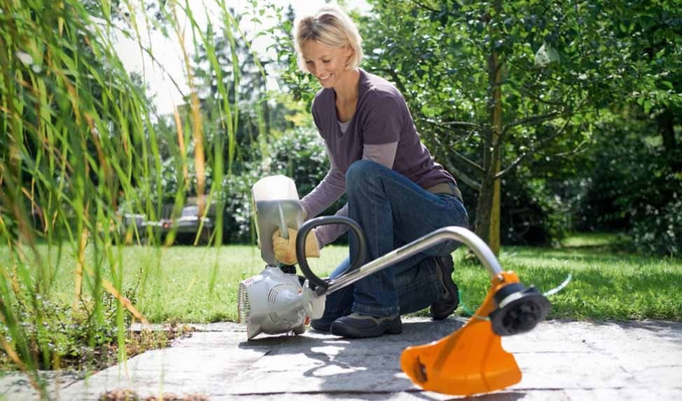 Лучшая легкая газонокосилка для женщин